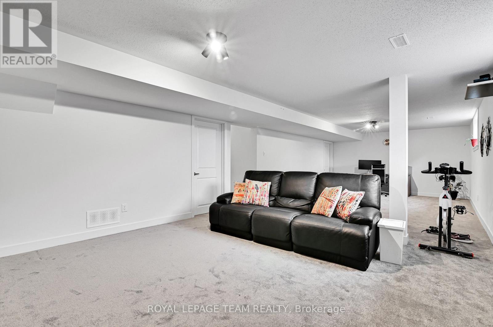 Photo 13 of 202 Zinnia Way, Ottawa ON