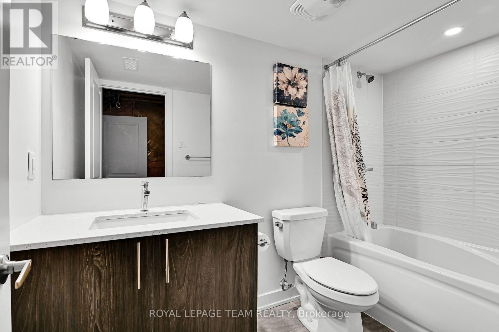 Photo 35 of 202 Zinnia Way, Ottawa ON