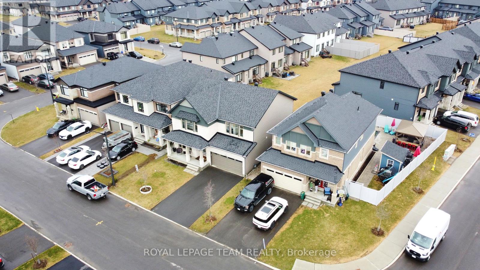 Photo 3 of 202 Zinnia Way, Ottawa ON