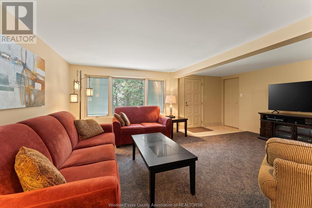 Photo 24 of 696 Old Tecumseh Road, Lakeshore ON