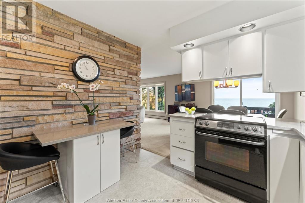 Photo 8 of 696 Old Tecumseh Road, Lakeshore ON
