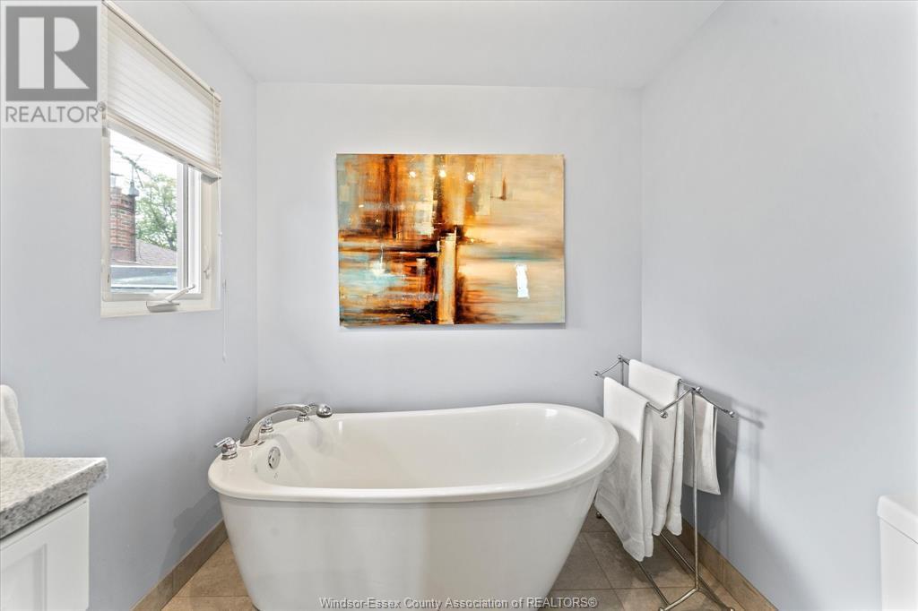 Photo 22 of 696 Old Tecumseh Road, Lakeshore ON
