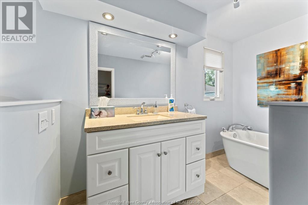 Photo 20 of 696 Old Tecumseh Road, Lakeshore ON