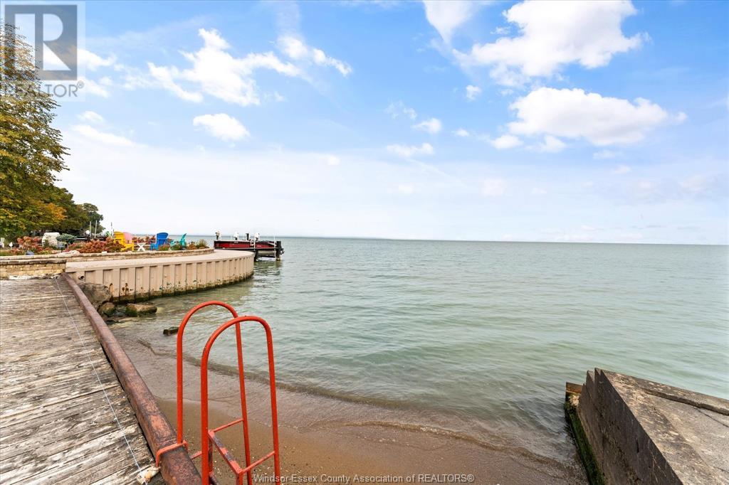 Photo 31 of 696 Old Tecumseh Road, Lakeshore ON