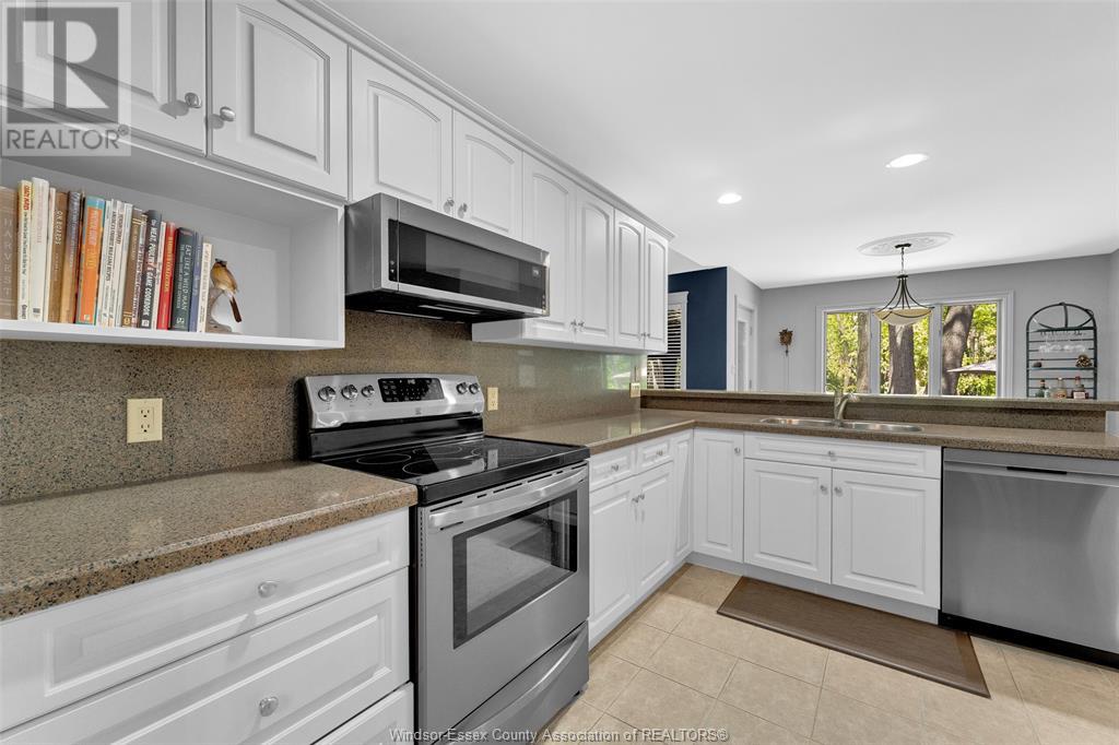 Photo 16 of 2220 Suzanne Street, Lasalle ON