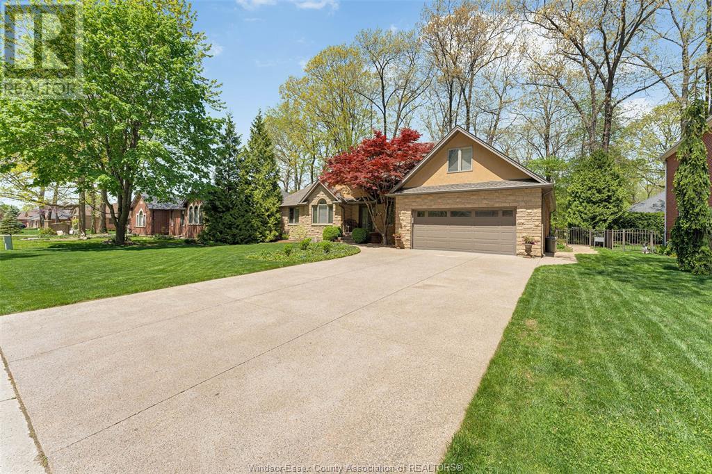 Photo 2 of 2220 Suzanne Street, Lasalle ON