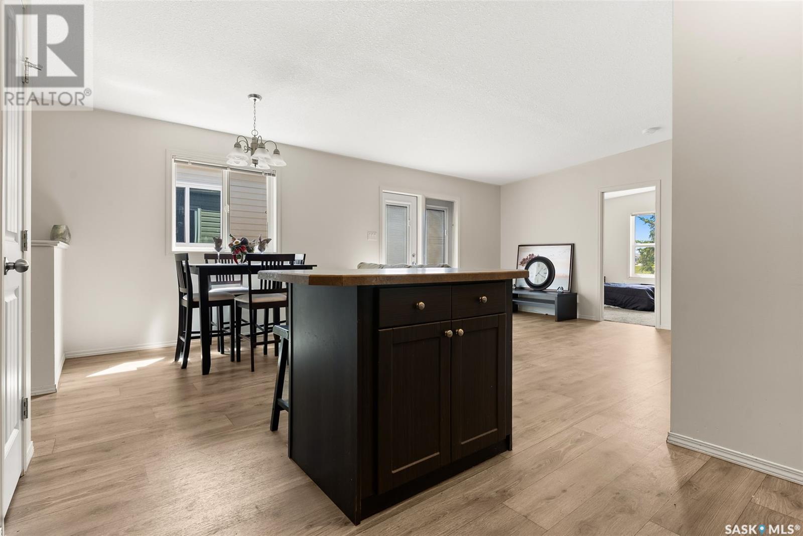 Photo 13 of 183 Chateau Crescent, Pilot Butte SK