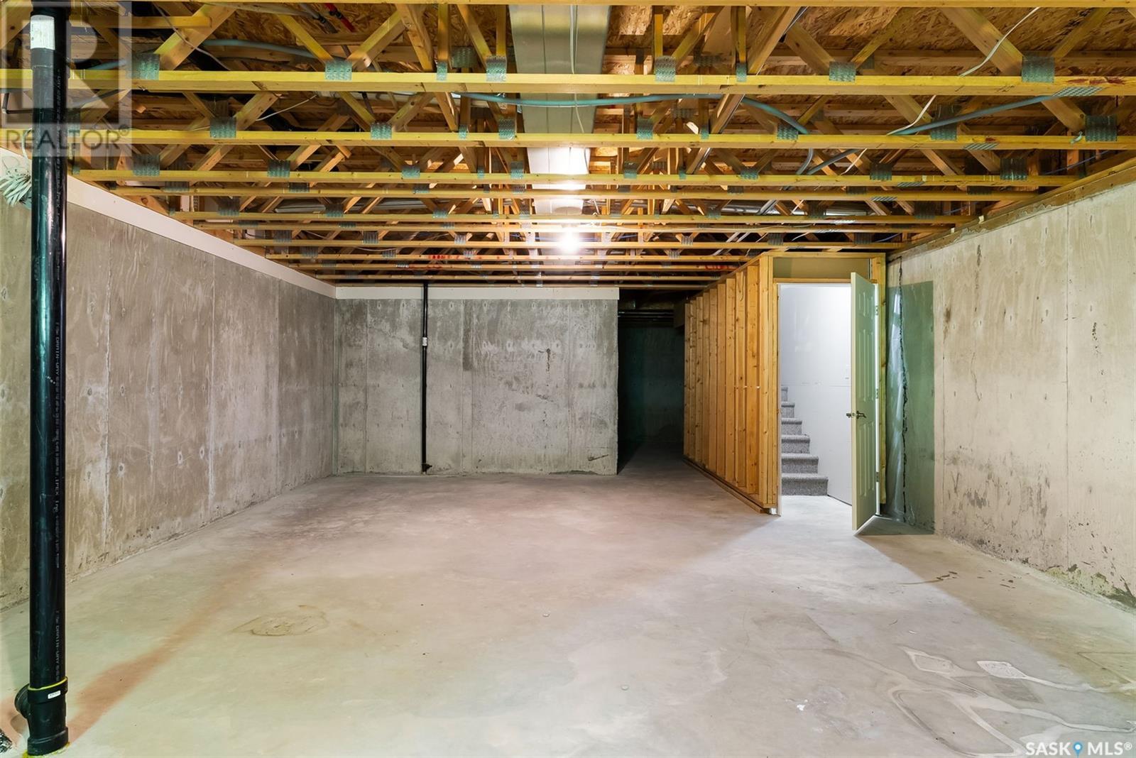 Photo 17 of 183 Chateau Crescent, Pilot Butte SK