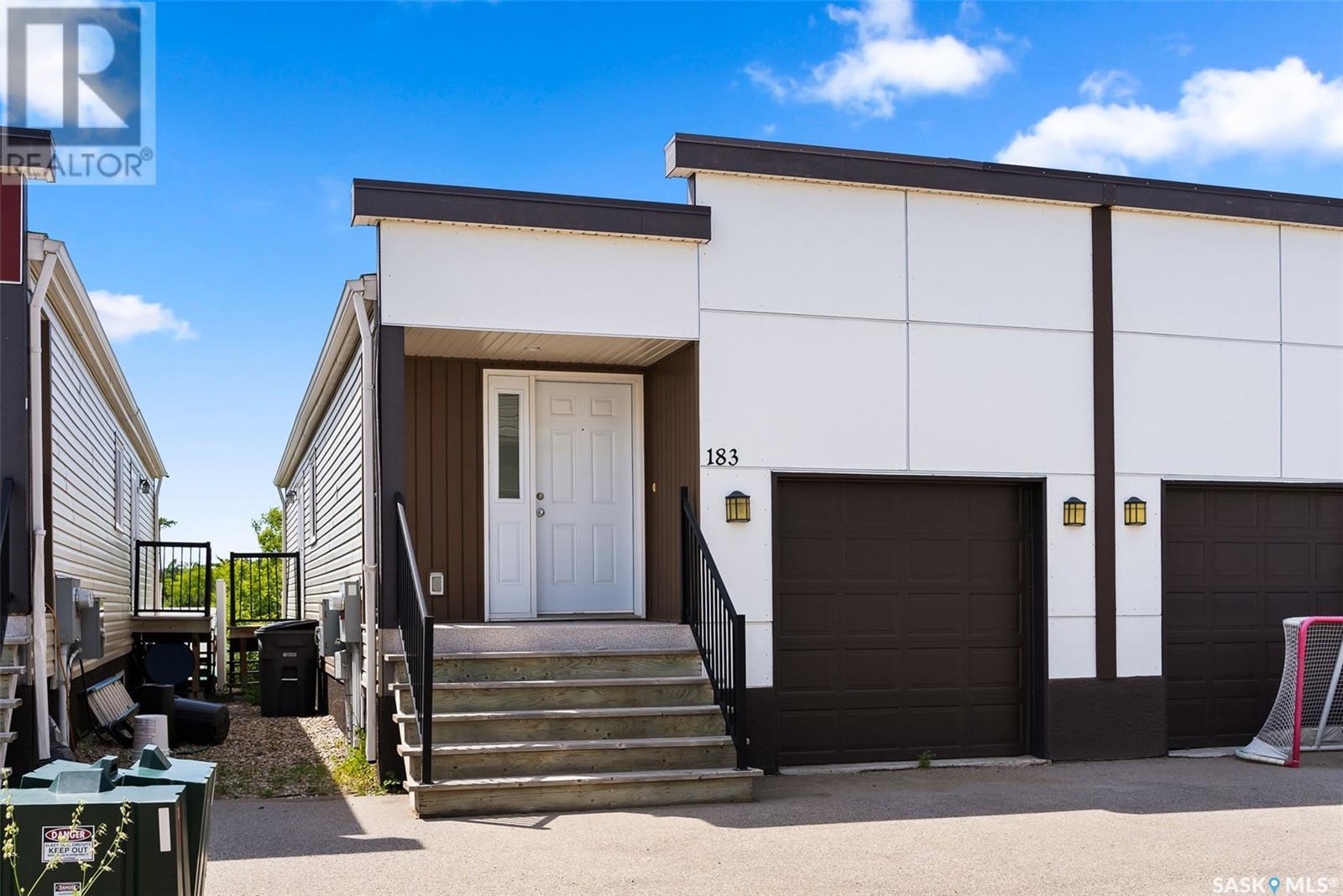 Photo 15 of 183 Chateau Crescent, Pilot Butte SK