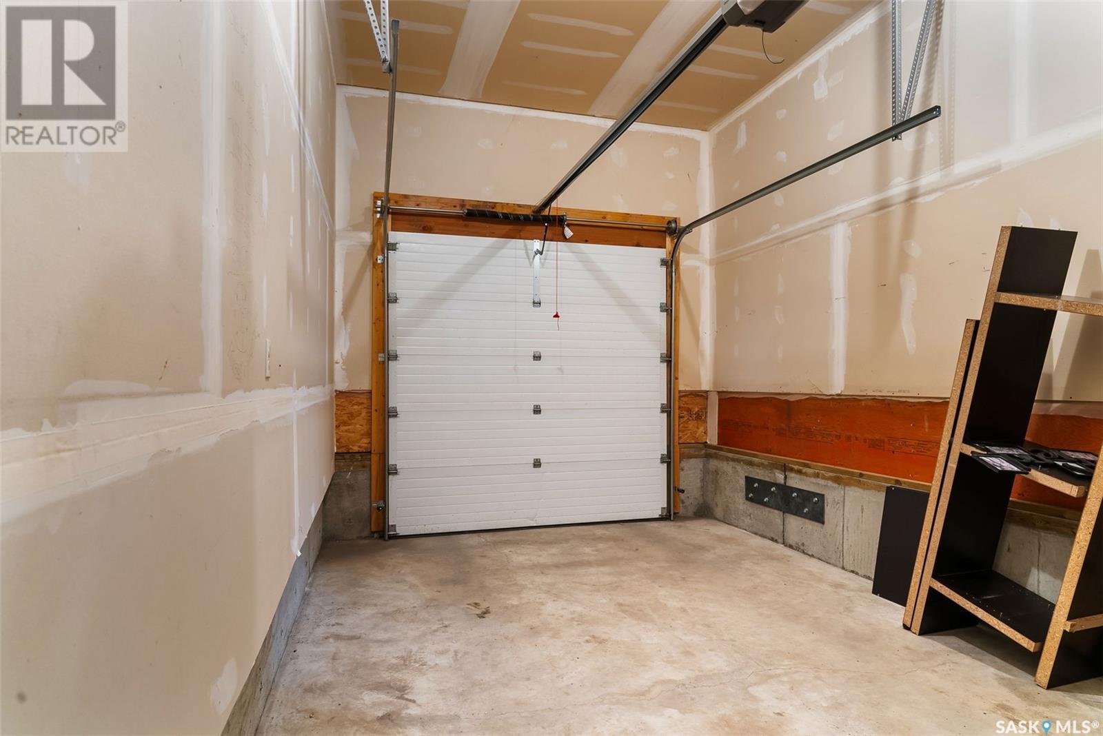 Photo 22 of 183 Chateau Crescent, Pilot Butte SK