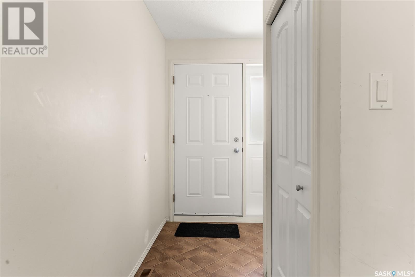 Photo 7 of 183 Chateau Crescent, Pilot Butte SK