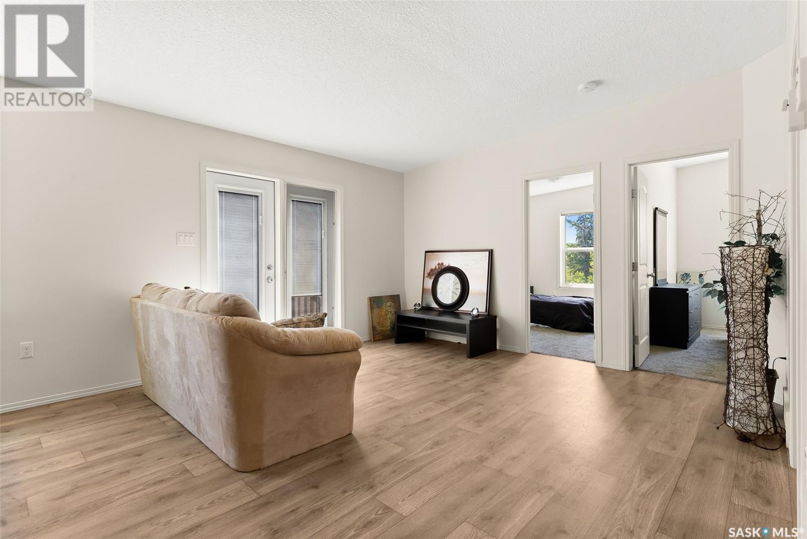 Photo 12 of 183 Chateau Crescent, Pilot Butte SK