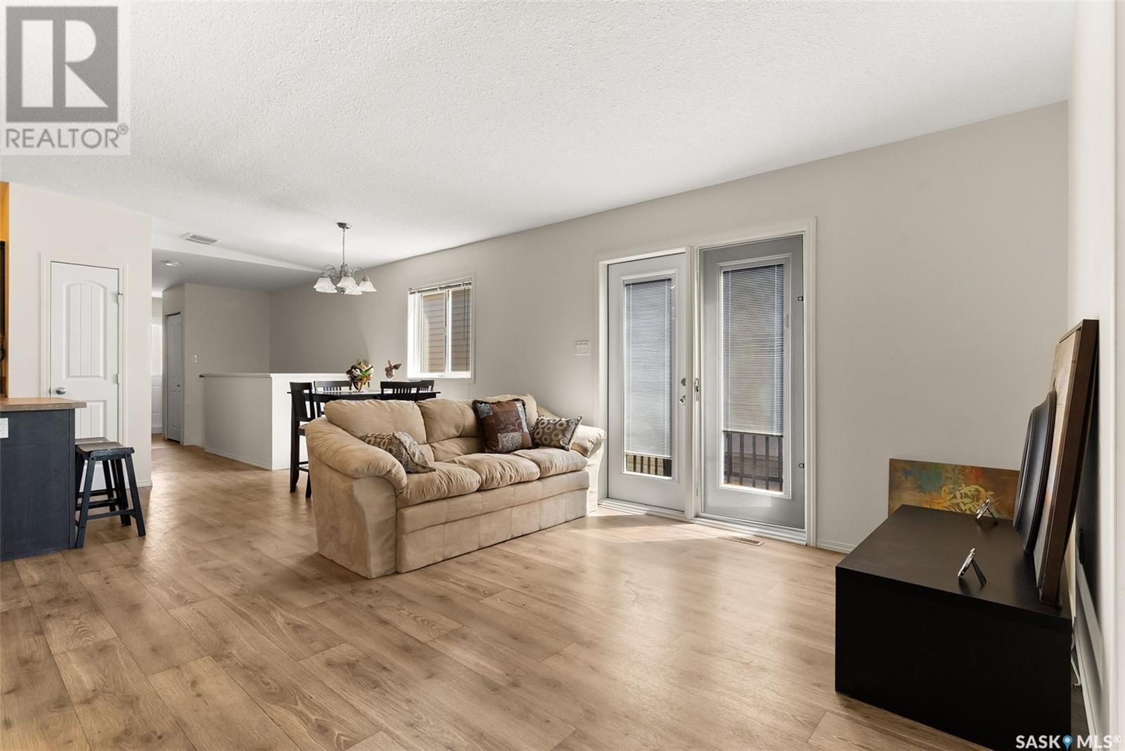 Photo 16 of 183 Chateau Crescent, Pilot Butte SK
