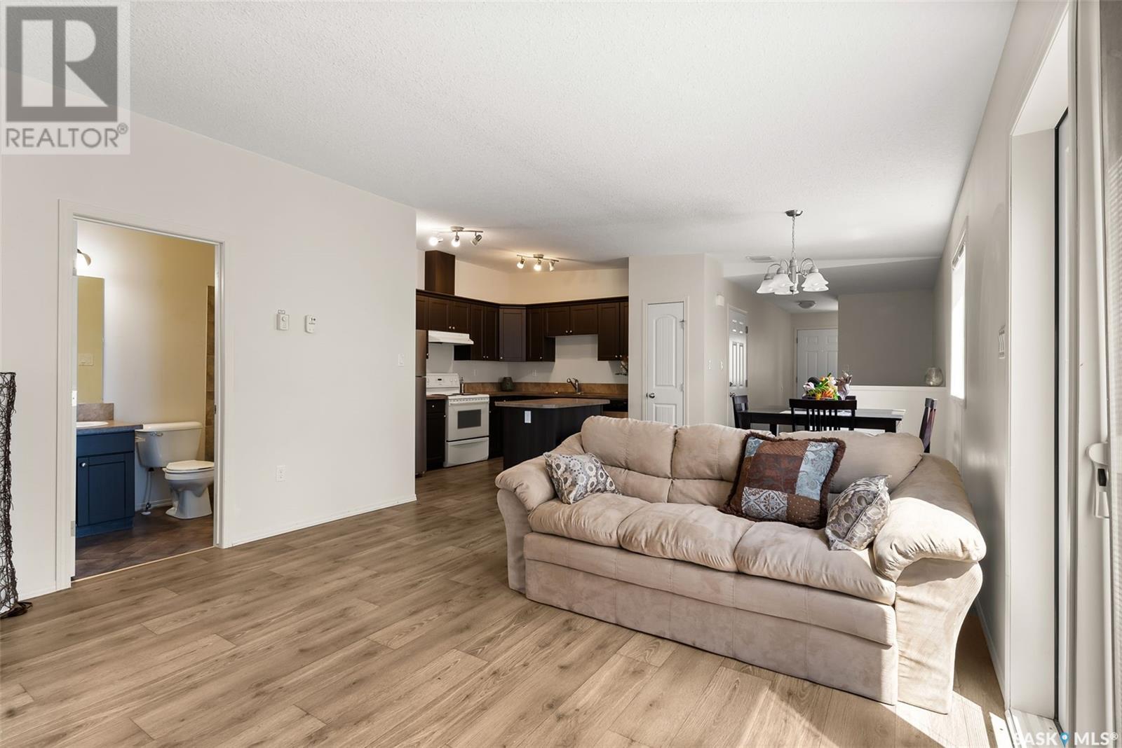 Photo 10 of 183 Chateau Crescent, Pilot Butte SK