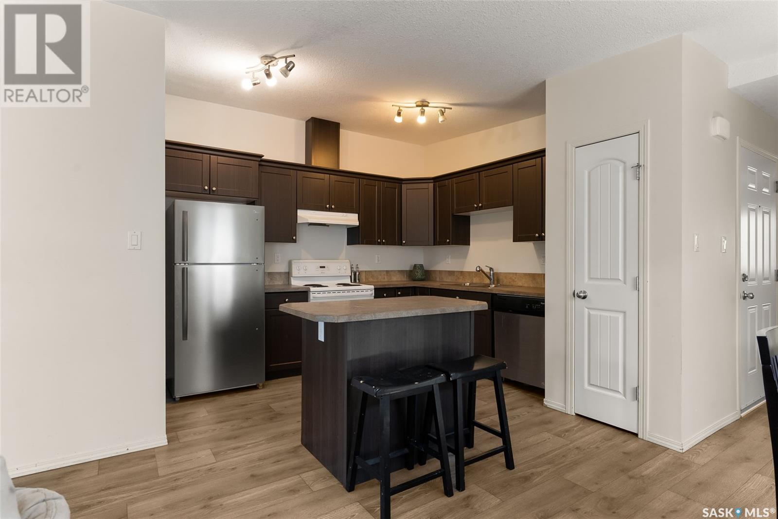 Photo 14 of 183 Chateau Crescent, Pilot Butte SK