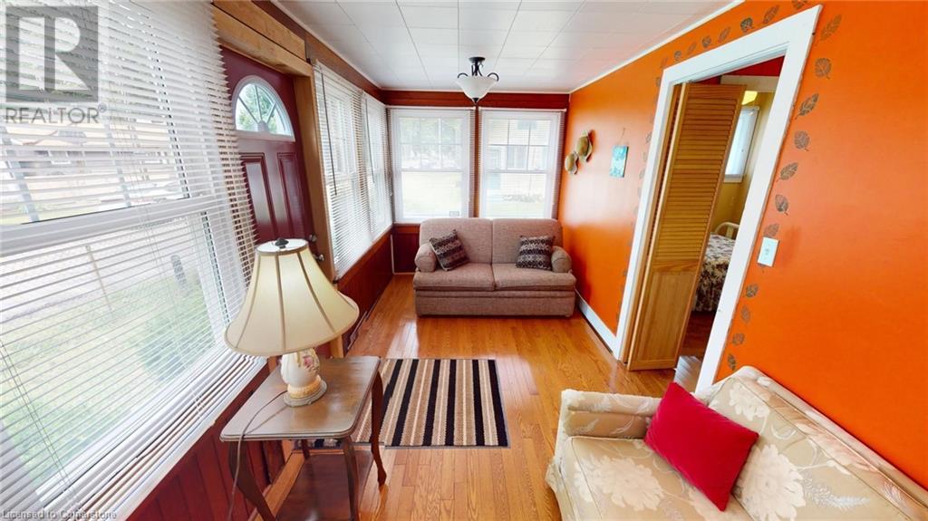 Photo 5 of 376 Oakwood Avenue, Crystal Beach ON