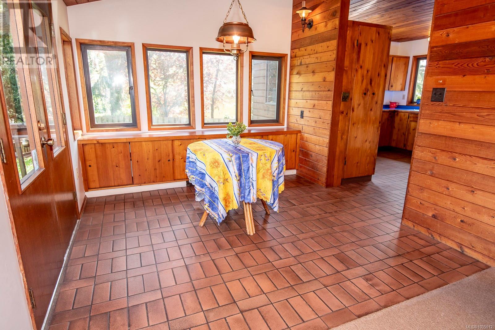 Photo 30 of 937 Pemberton Rd, Victoria BC