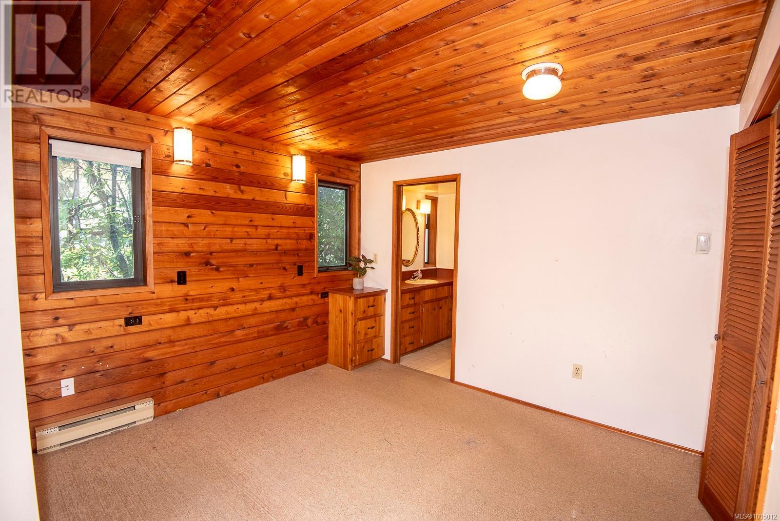 Photo 33 of 937 Pemberton Rd, Victoria BC