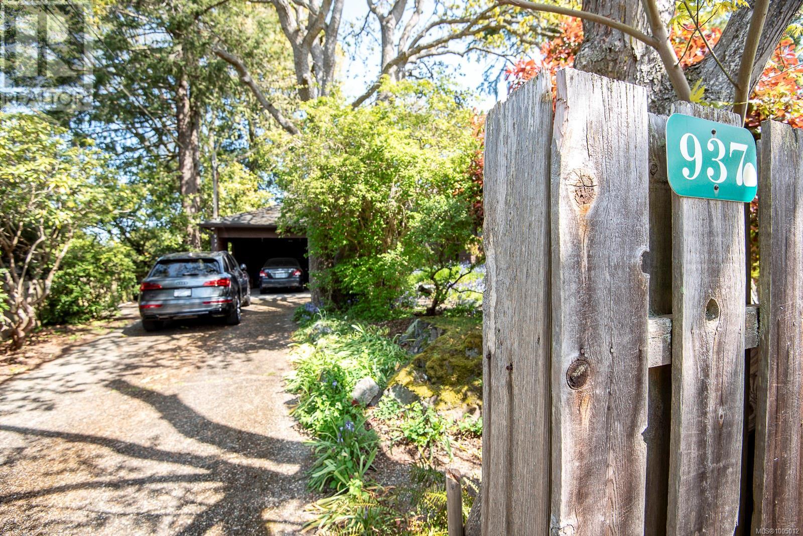 Photo 19 of 937 Pemberton Rd, Victoria BC
