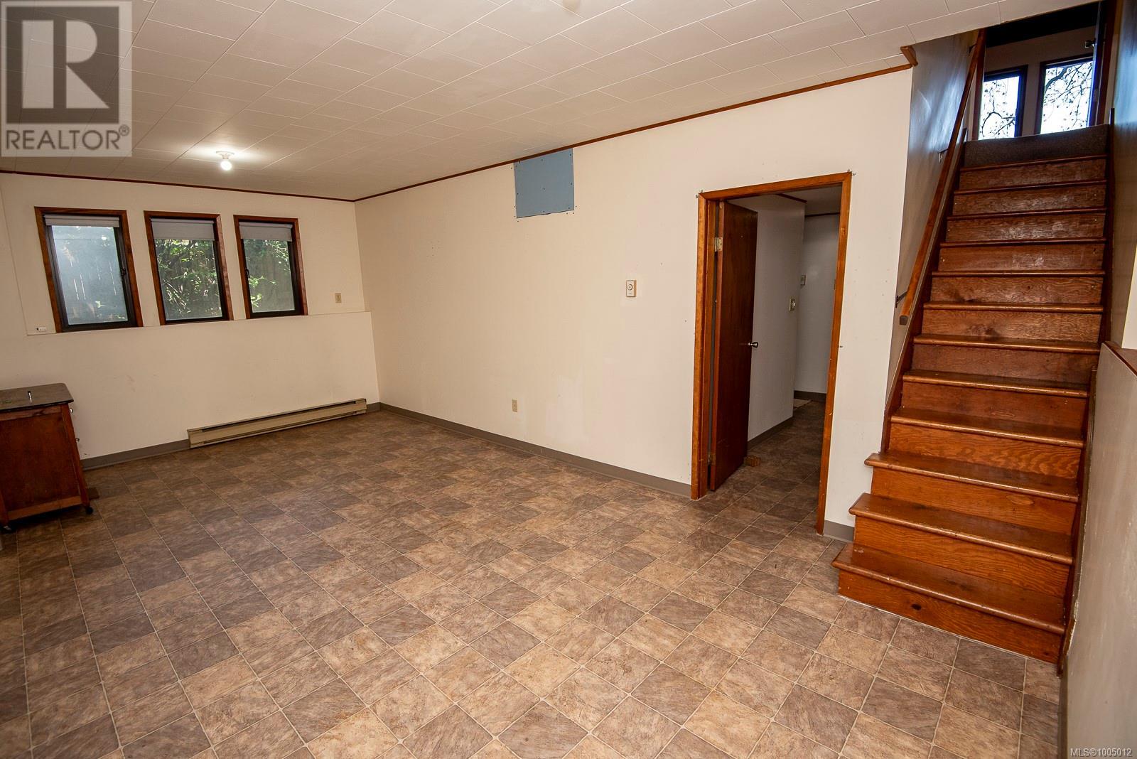 Photo 35 of 937 Pemberton Rd, Victoria BC