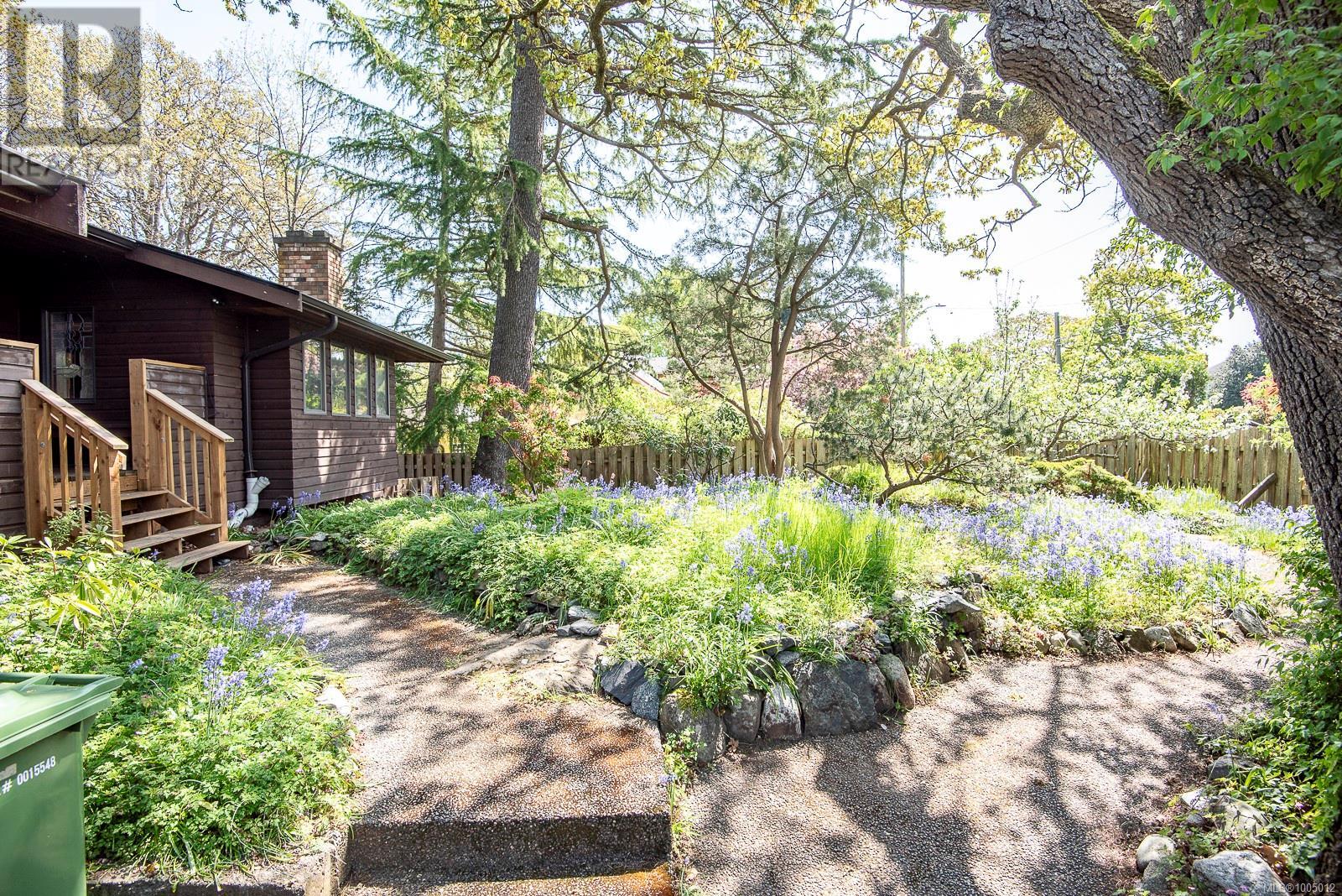 Photo 20 of 937 Pemberton Rd, Victoria BC