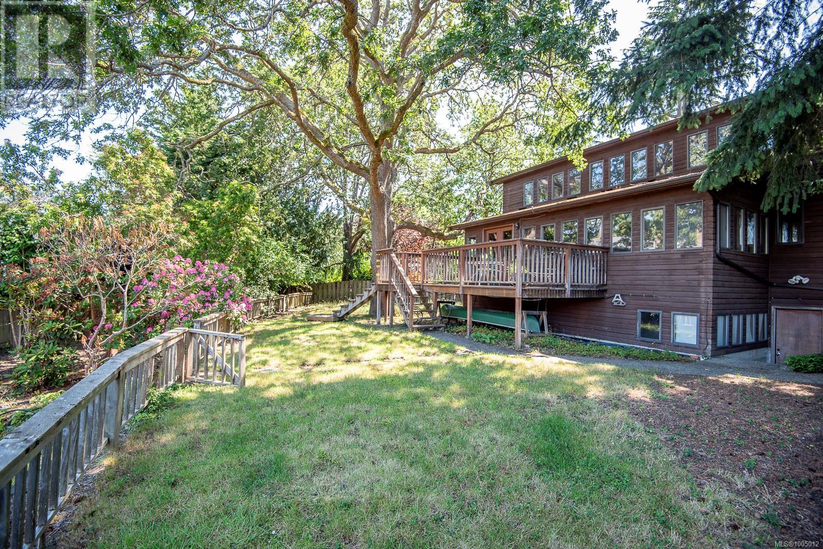 Photo 11 of 937 Pemberton Rd, Victoria BC