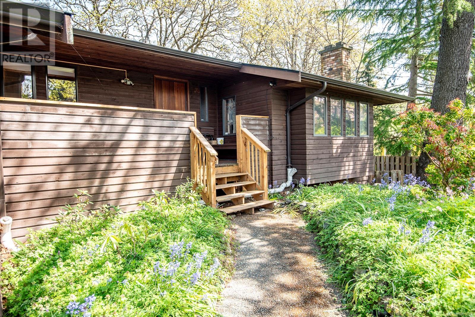 Photo 13 of 937 Pemberton Rd, Victoria BC