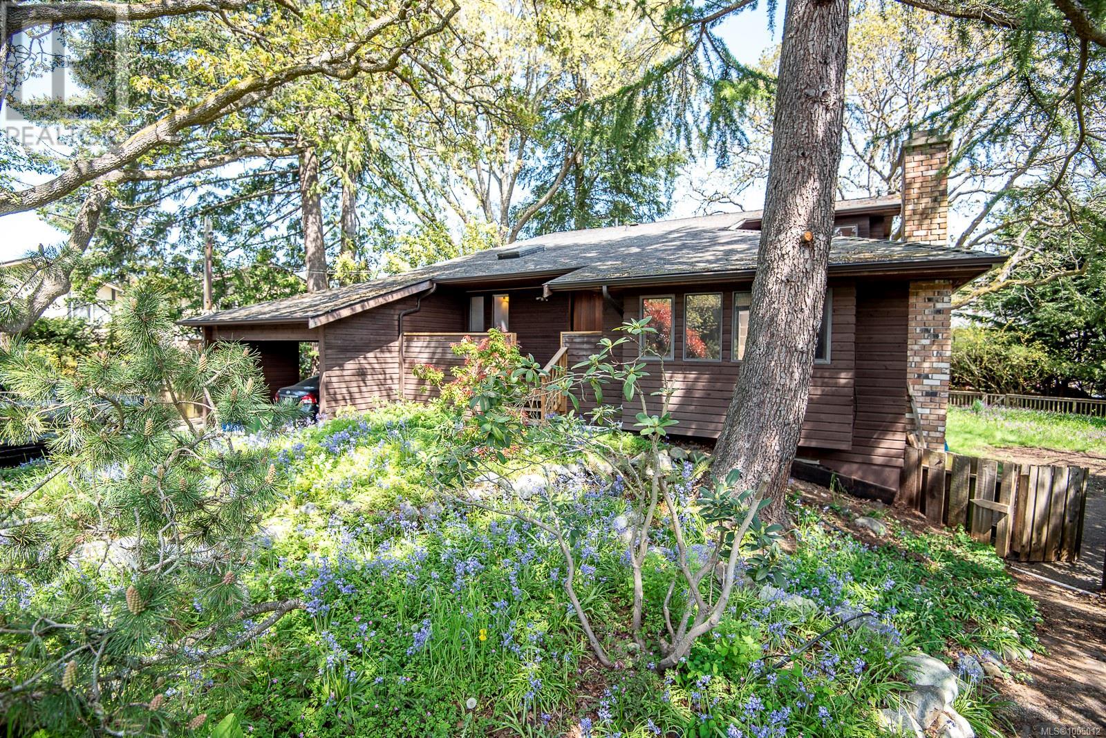 Photo 40 of 937 Pemberton Rd, Victoria BC