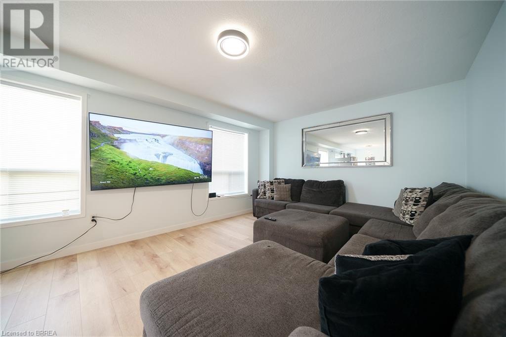 Photo 34 of 70 Blackburn Drive, Brantford ON