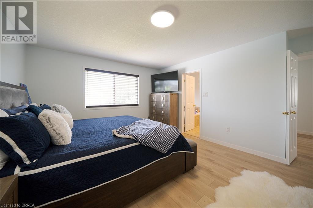 Photo 23 of 70 Blackburn Drive, Brantford ON