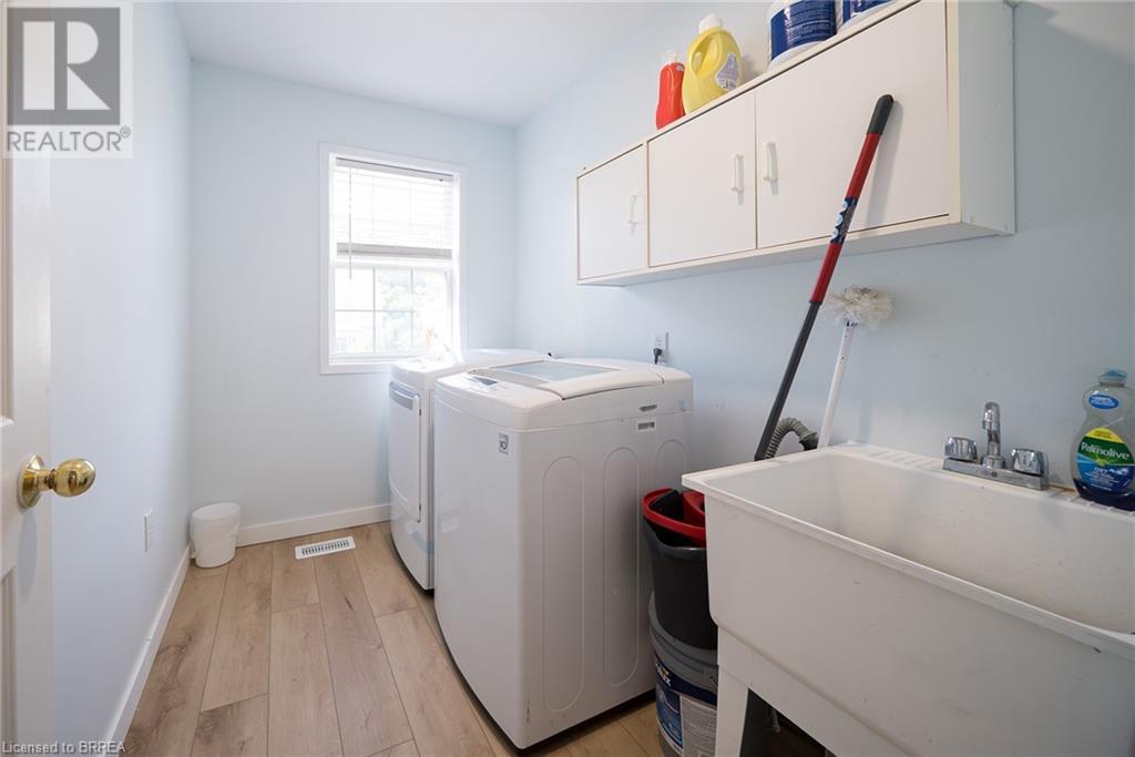 Photo 19 of 70 Blackburn Drive, Brantford ON