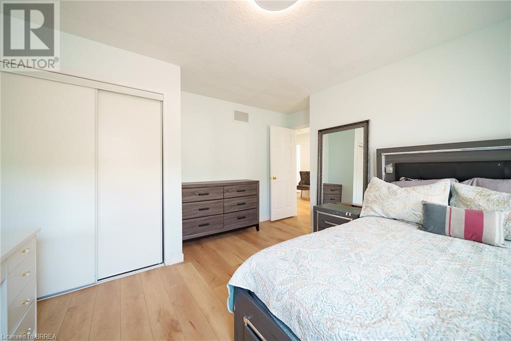 Photo 10 of 70 Blackburn Drive, Brantford ON
