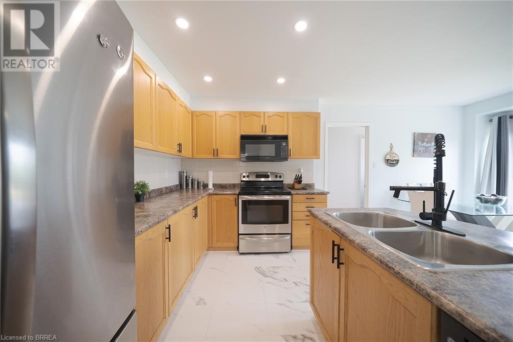 Photo 18 of 70 Blackburn Drive, Brantford ON