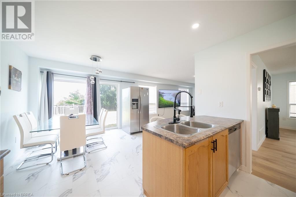 Photo 15 of 70 Blackburn Drive, Brantford ON