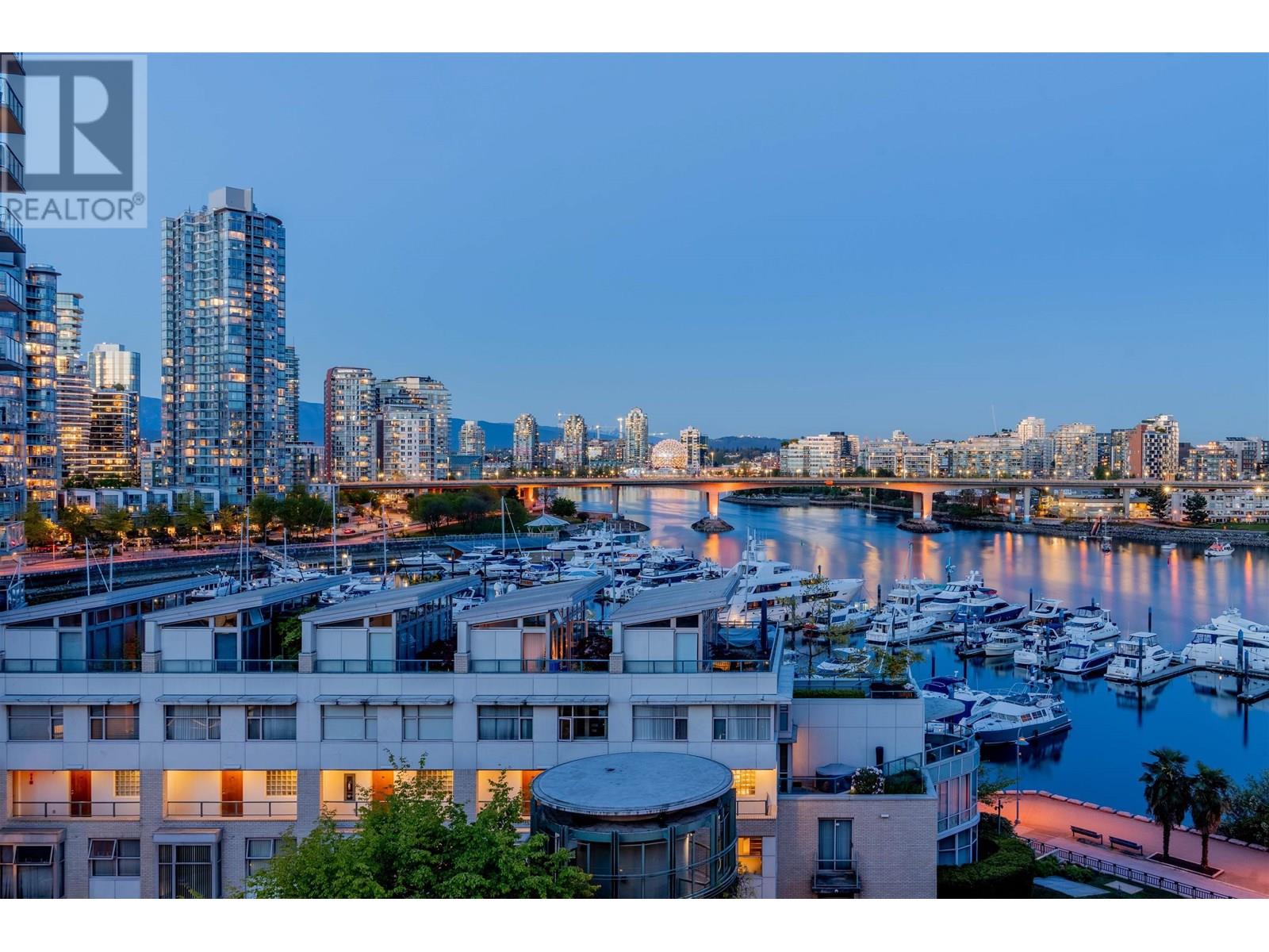 Photo 4 of 906 1288 Marinaside Crescent, Vancouver BC