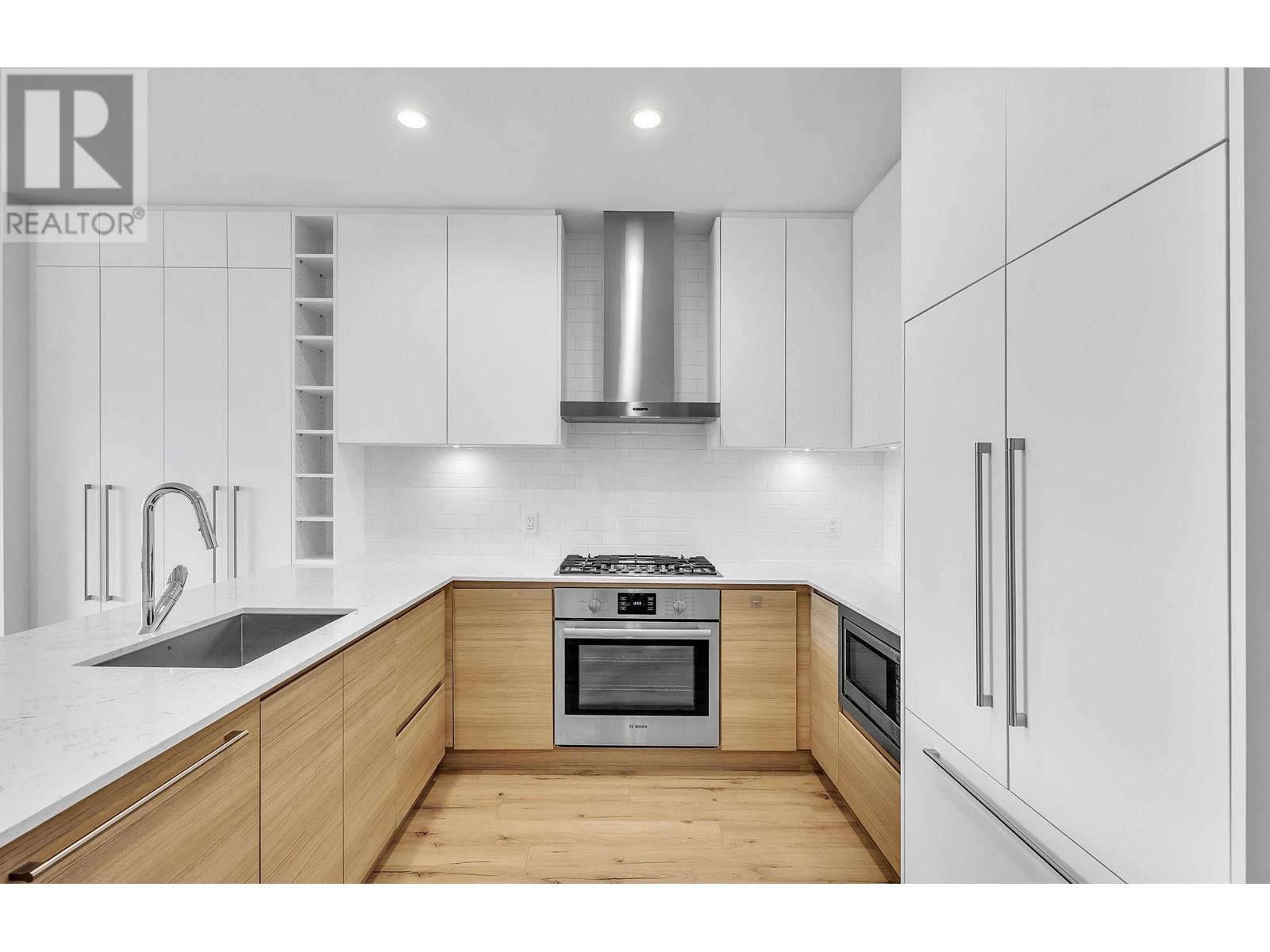 Photo 1 of 626 55 Klahanie Drive, Port Moody BC