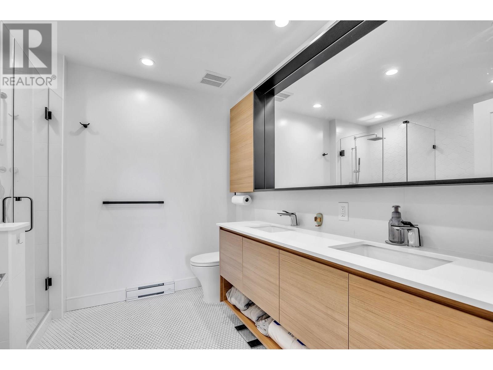 Photo 13 of 626 55 Klahanie Drive, Port Moody BC