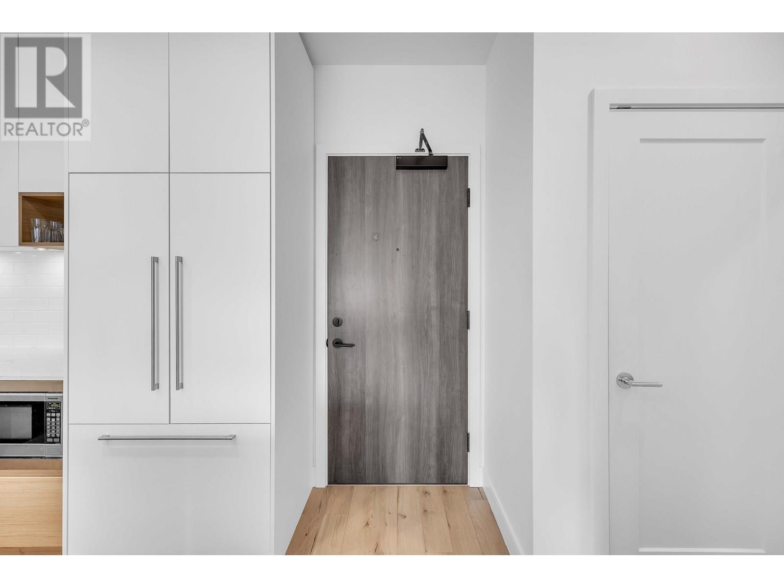Photo 4 of 626 55 Klahanie Drive, Port Moody BC