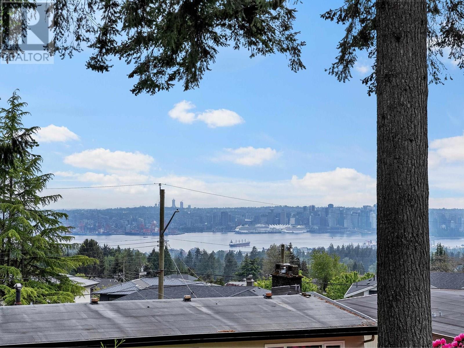 Photo 10 of 503 Crestwood Avenue, North Vancouver BC