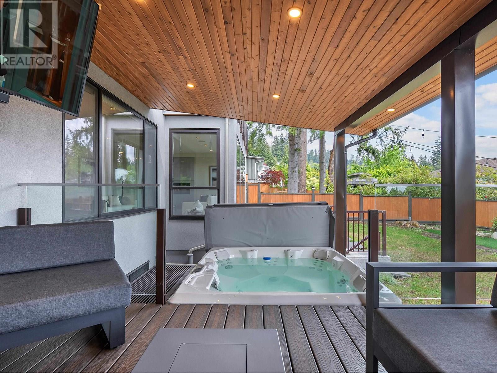 Photo 11 of 503 Crestwood Avenue, North Vancouver BC