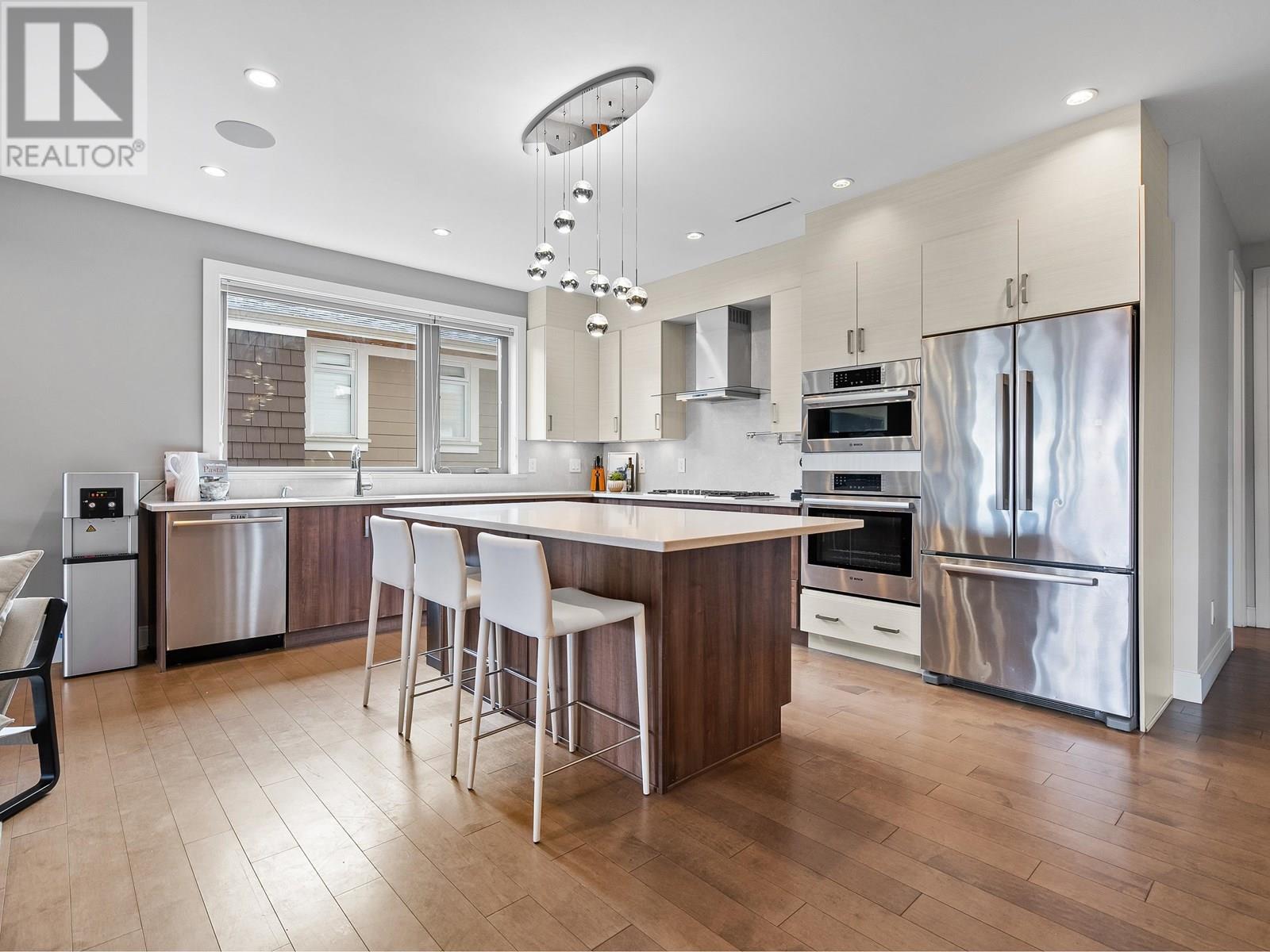 Photo 12 of 503 Crestwood Avenue, North Vancouver BC