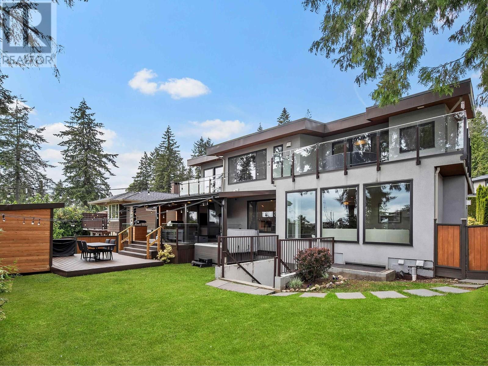 Photo 15 of 503 Crestwood Avenue, North Vancouver BC