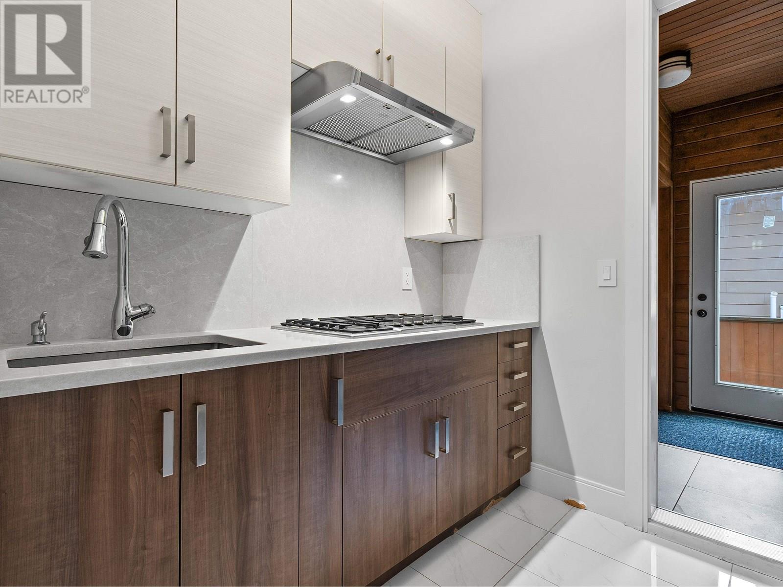 Photo 17 of 503 Crestwood Avenue, North Vancouver BC