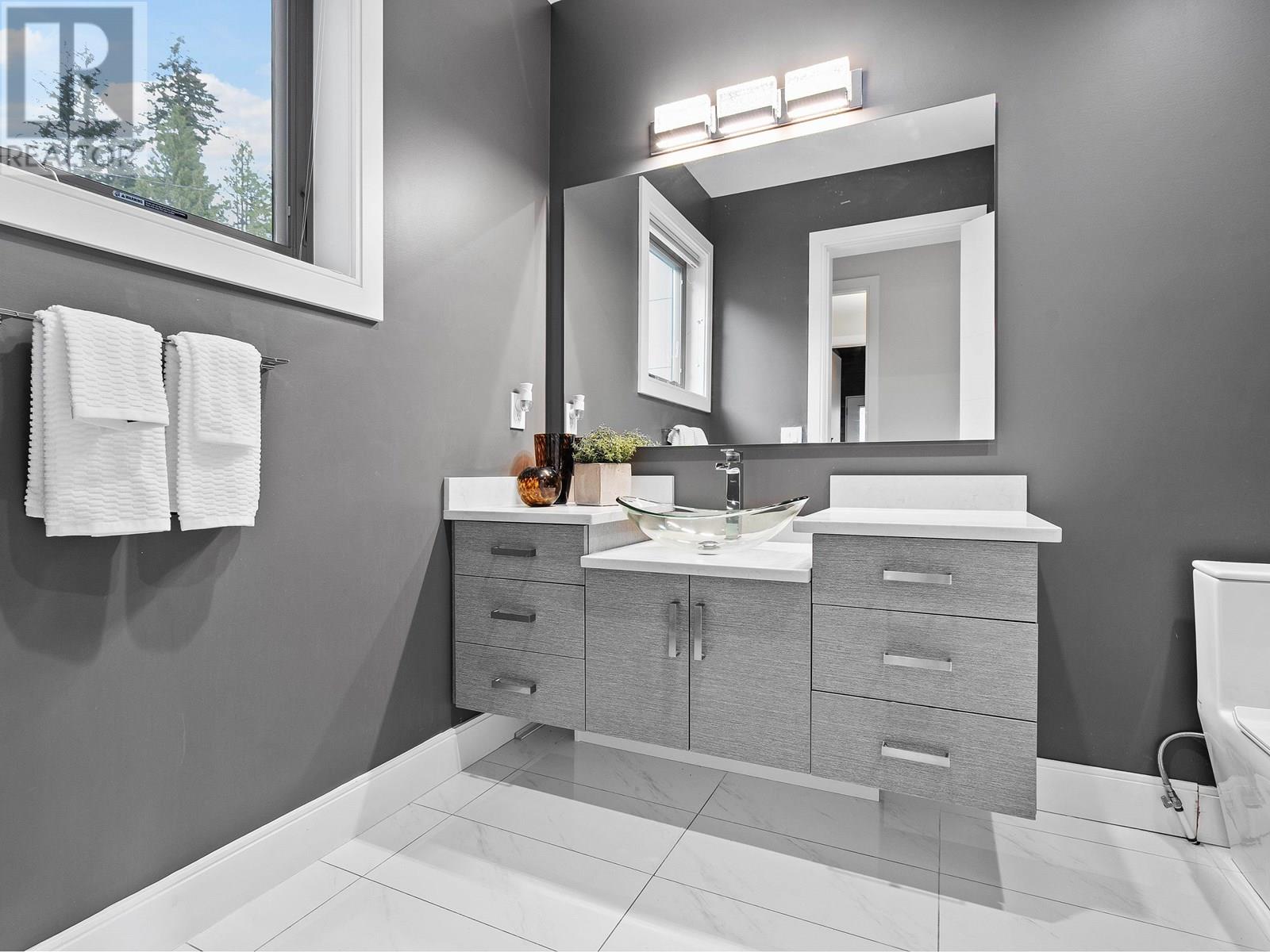 Photo 19 of 503 Crestwood Avenue, North Vancouver BC