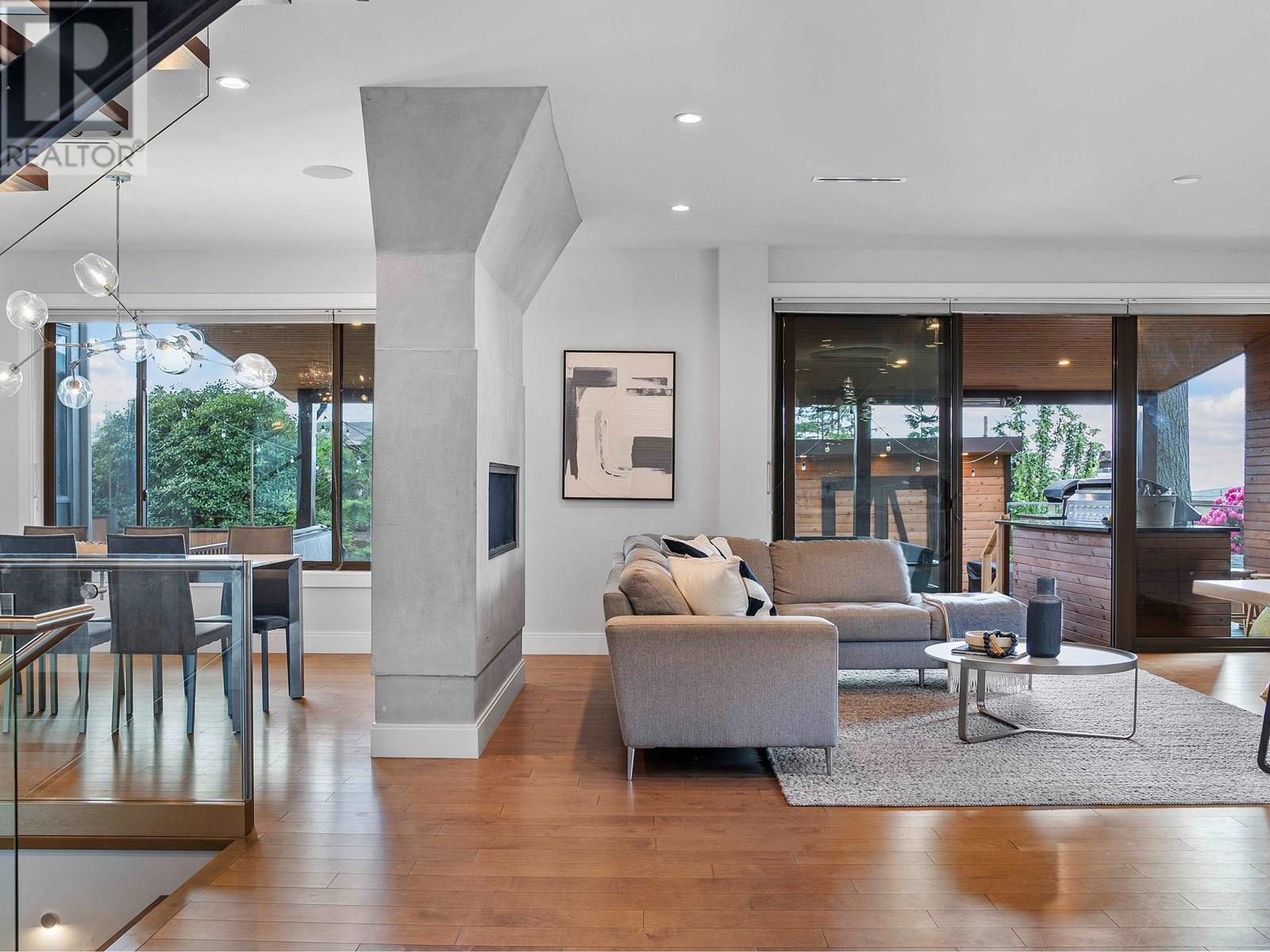 Photo 5 of 503 Crestwood Avenue, North Vancouver BC