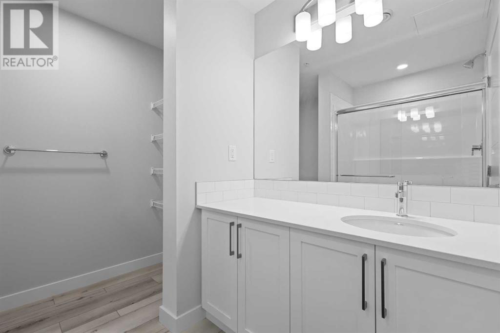 Single Family House for Sale in   Les Jardins Park SE Douglasdale/Glen Calgary 
