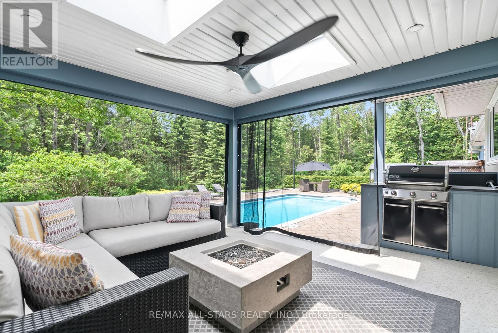 Photo 8 of 523 Davis Drive, Uxbridge ON