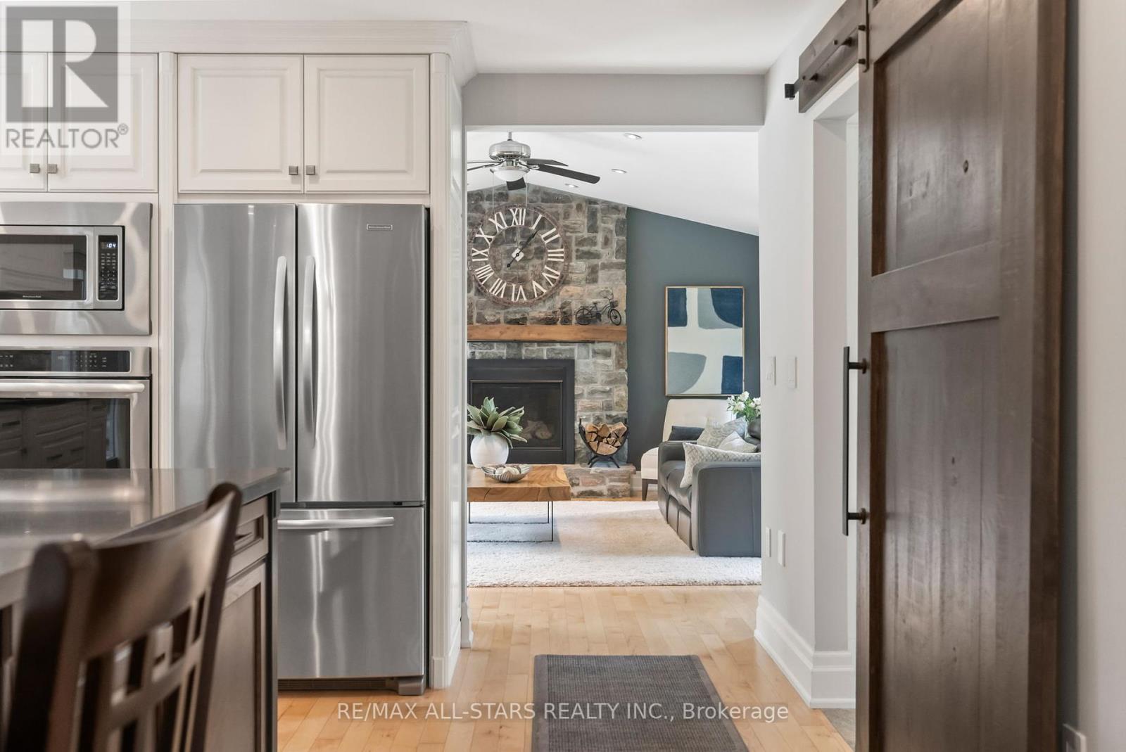 Photo 2 of 523 Davis Drive, Uxbridge ON