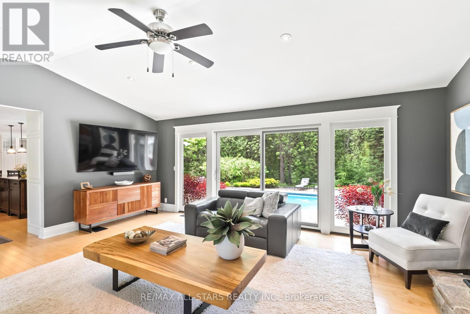 Photo 1 of 523 Davis Drive, Uxbridge ON