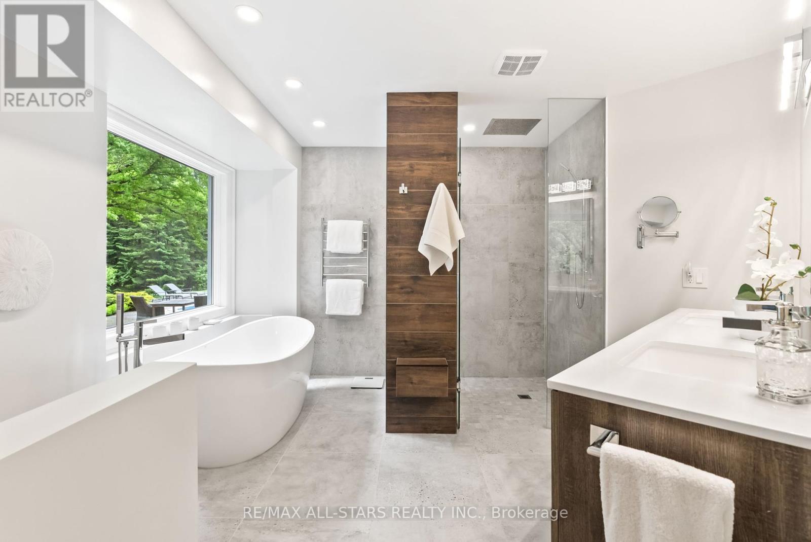 Photo 21 of 523 Davis Drive, Uxbridge ON